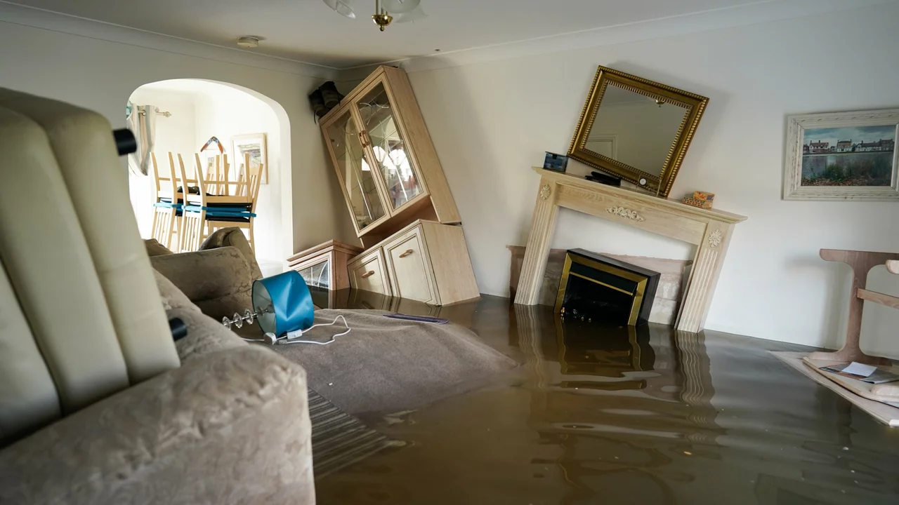 How long do experts need to restore a water-damaged house?